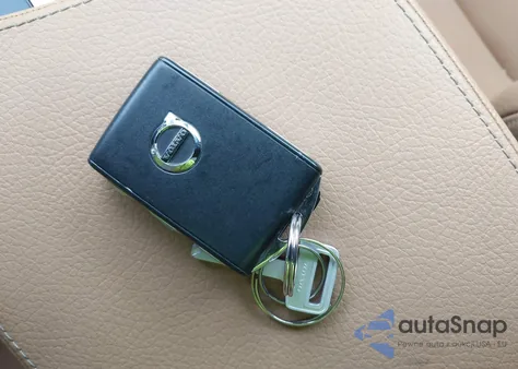 2018 Volvo S90 T5 Momentum z USA, uszkodzony, nr VIN LVY982AK2JP033109